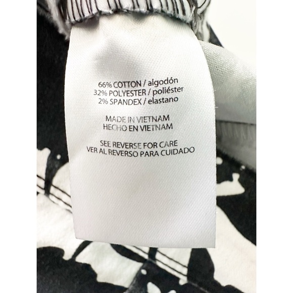 The Limited Black & White Print Tailored Shorts Size 6 Floral Pockets - Picture 6 of 7